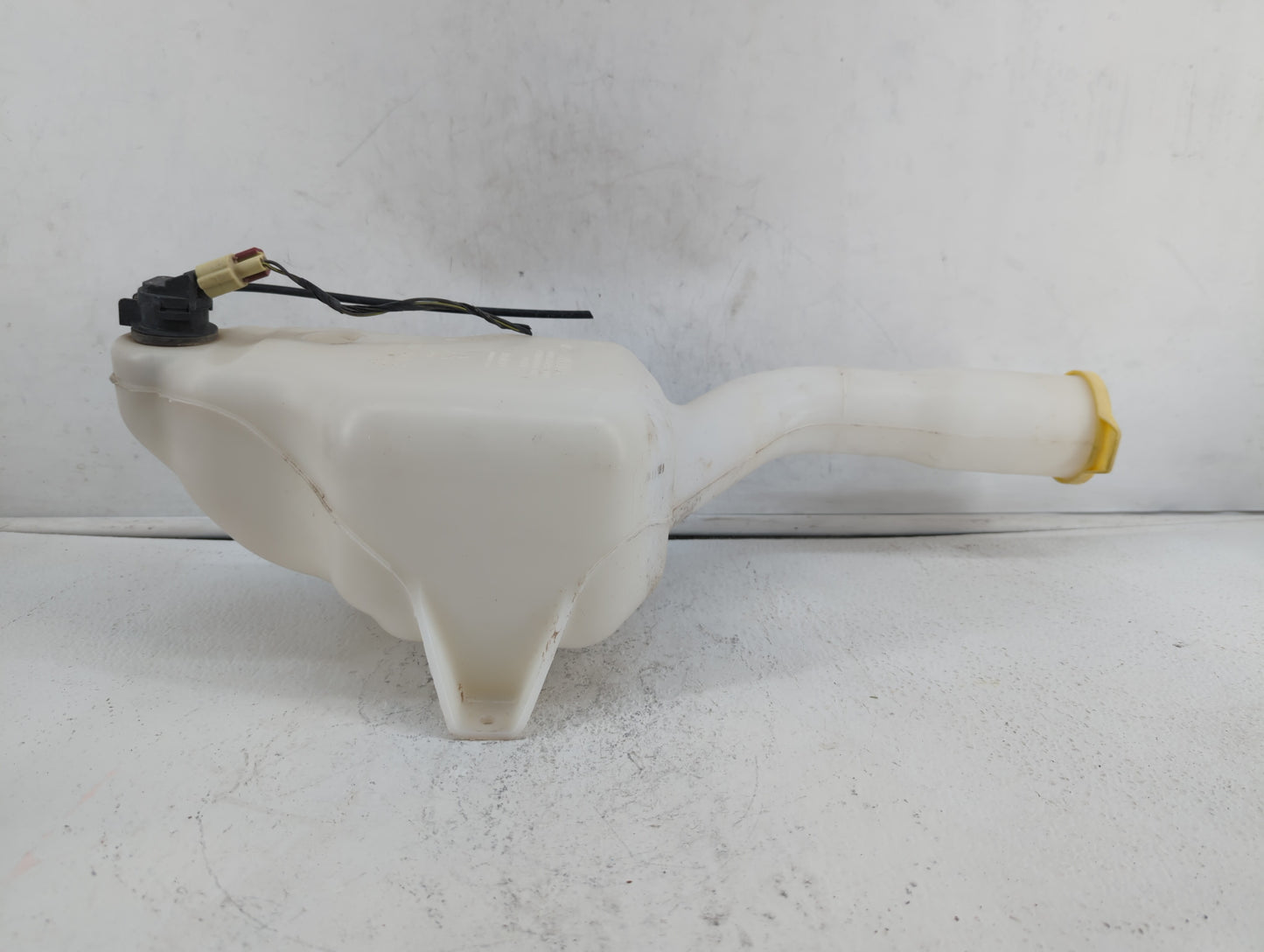 2006-2010 Chrysler 300 Windshield Washer Fluid Reservoir Bottle Oem - Oemusedautoparts1.com