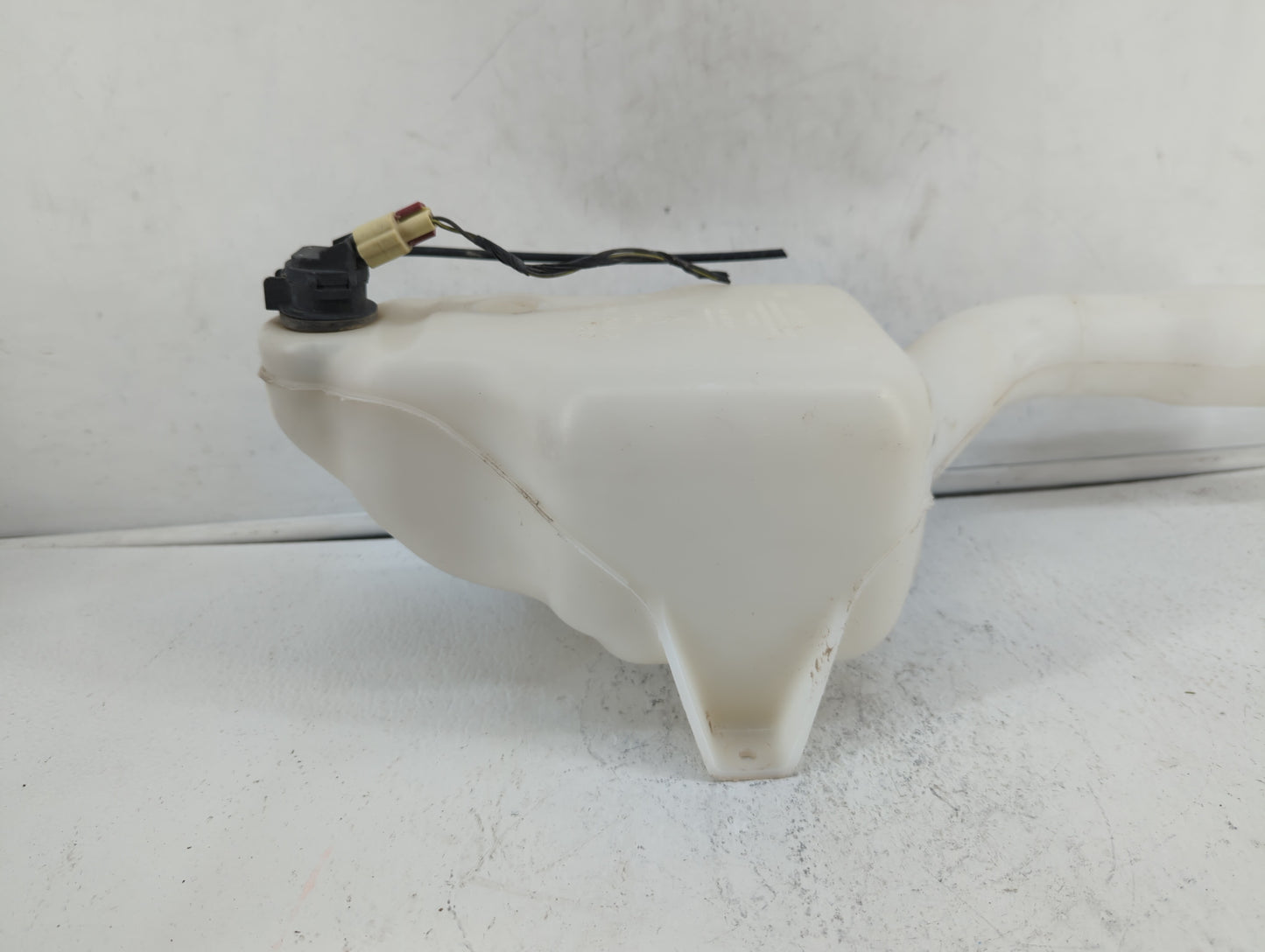 2006-2010 Chrysler 300 Windshield Washer Fluid Reservoir Bottle Oem - Oemusedautoparts1.com