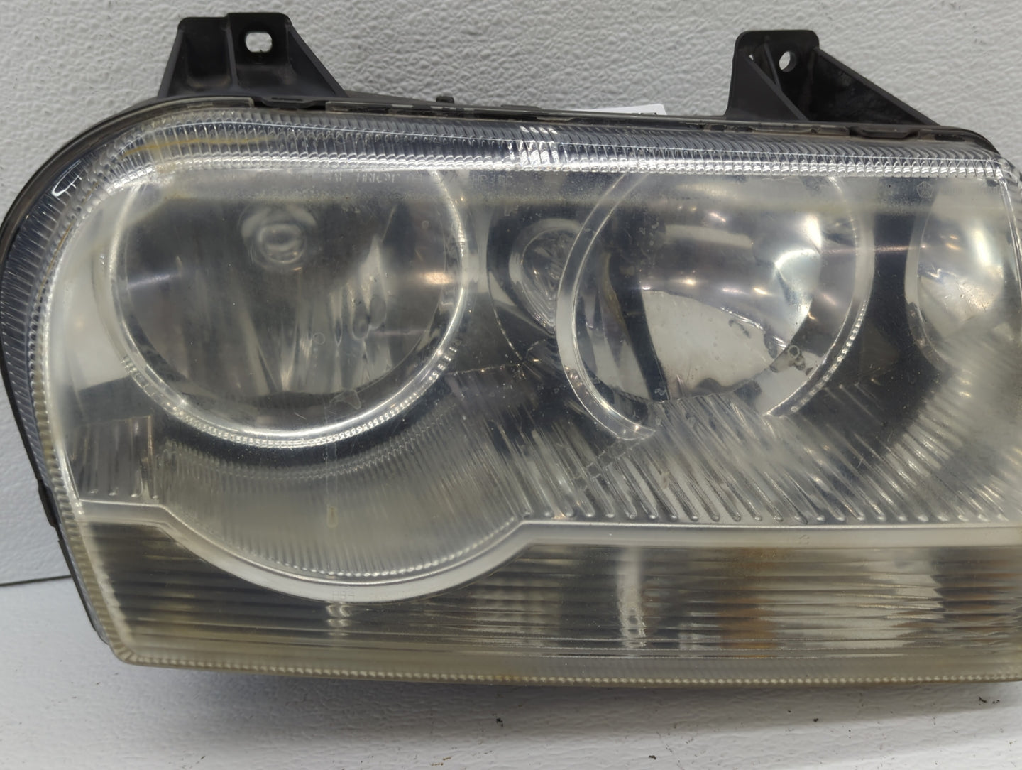 2005-2007 Chrysler 300 Passenger Right Oem Head Light Headlight Lamp - Oemusedautoparts1.com