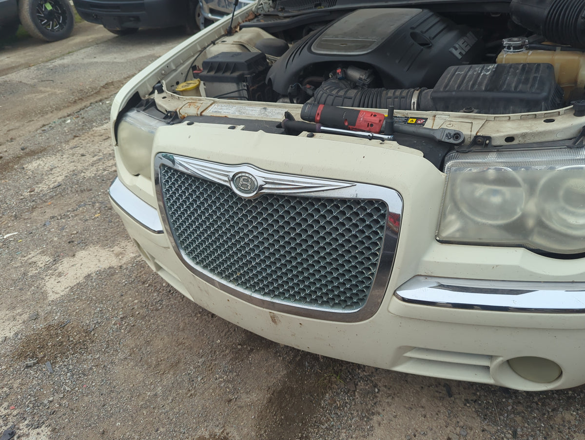 2005-2010 Chrysler 300 Front Grille Bumper Not Included 5017882 - Oemusedautoparts1.com