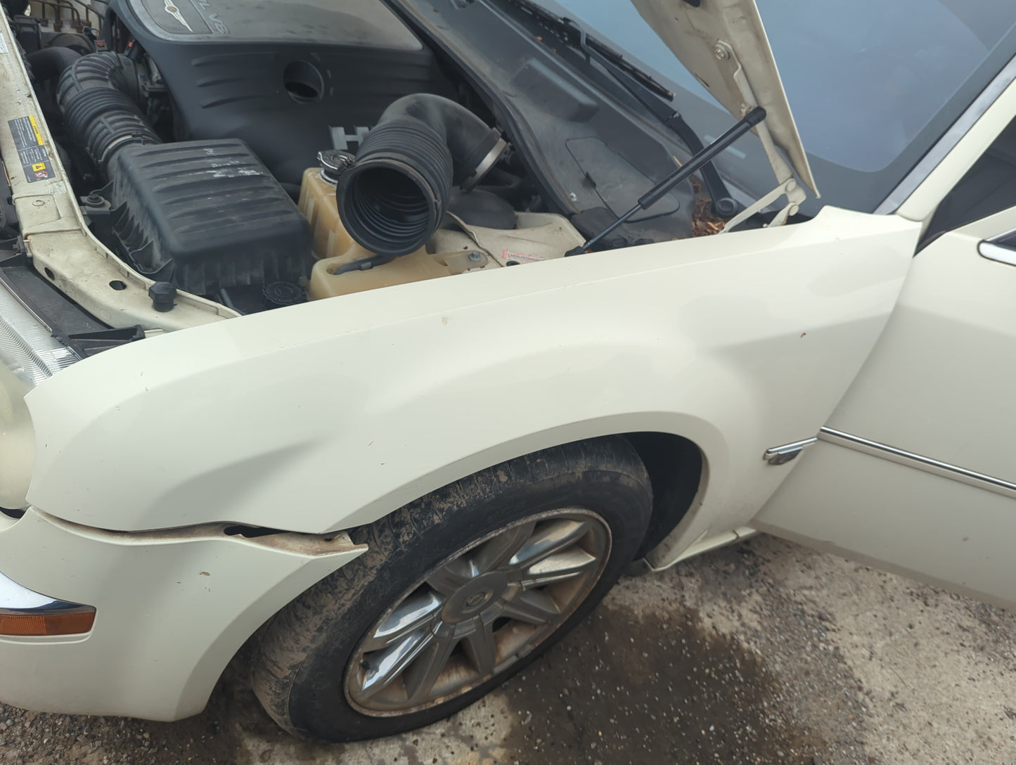2005-2010 Chrysler 300 Driver Fender - Oemusedautoparts1.com