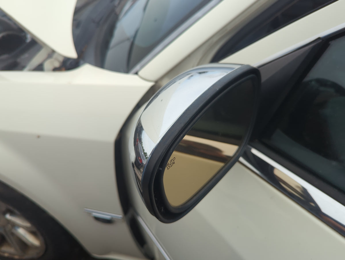 2006-2010 Chrysler 300 Driver Side View Mirror - Left Door Mirror OEM Used - Oemusedautoparts1.com