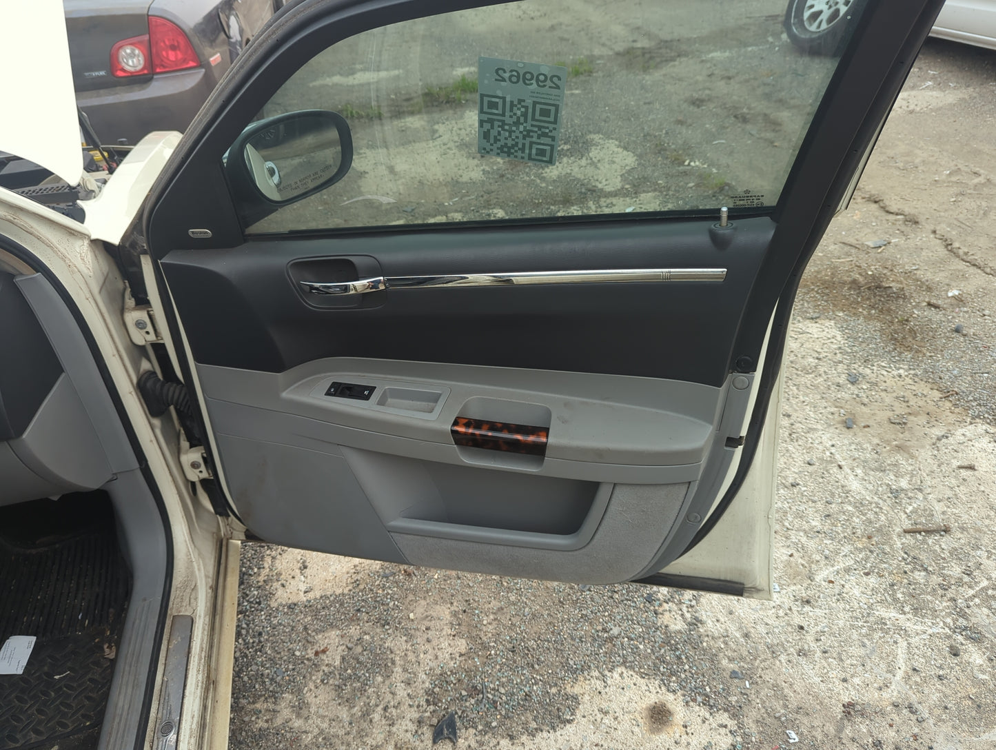 2006 Chrysler 300 Front Right Passenger Interior Door Panel Trim 5017942 - Oemusedautoparts1.com