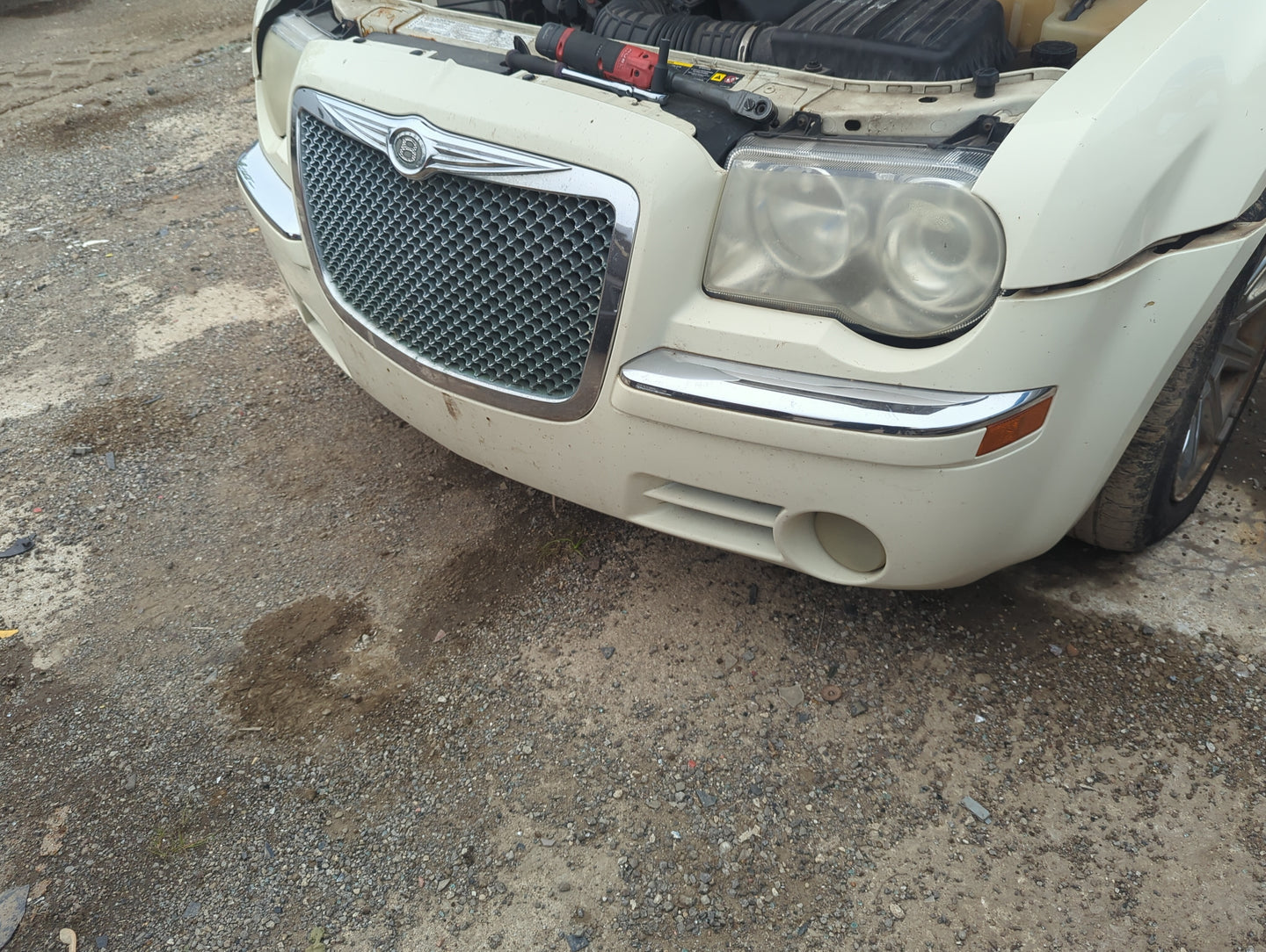 2005-2006 Chrysler 300 Front Bumper - Oem - Oemusedautoparts1.com