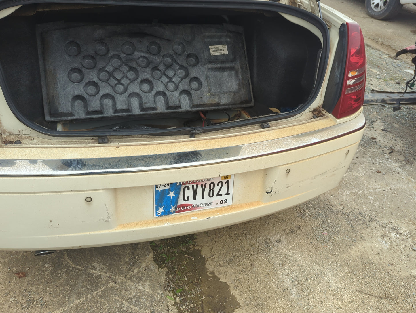 2005-2010 Chrysler 300 Rear Bumper Assembly Oem 5017960 - Oemusedautoparts1.com
