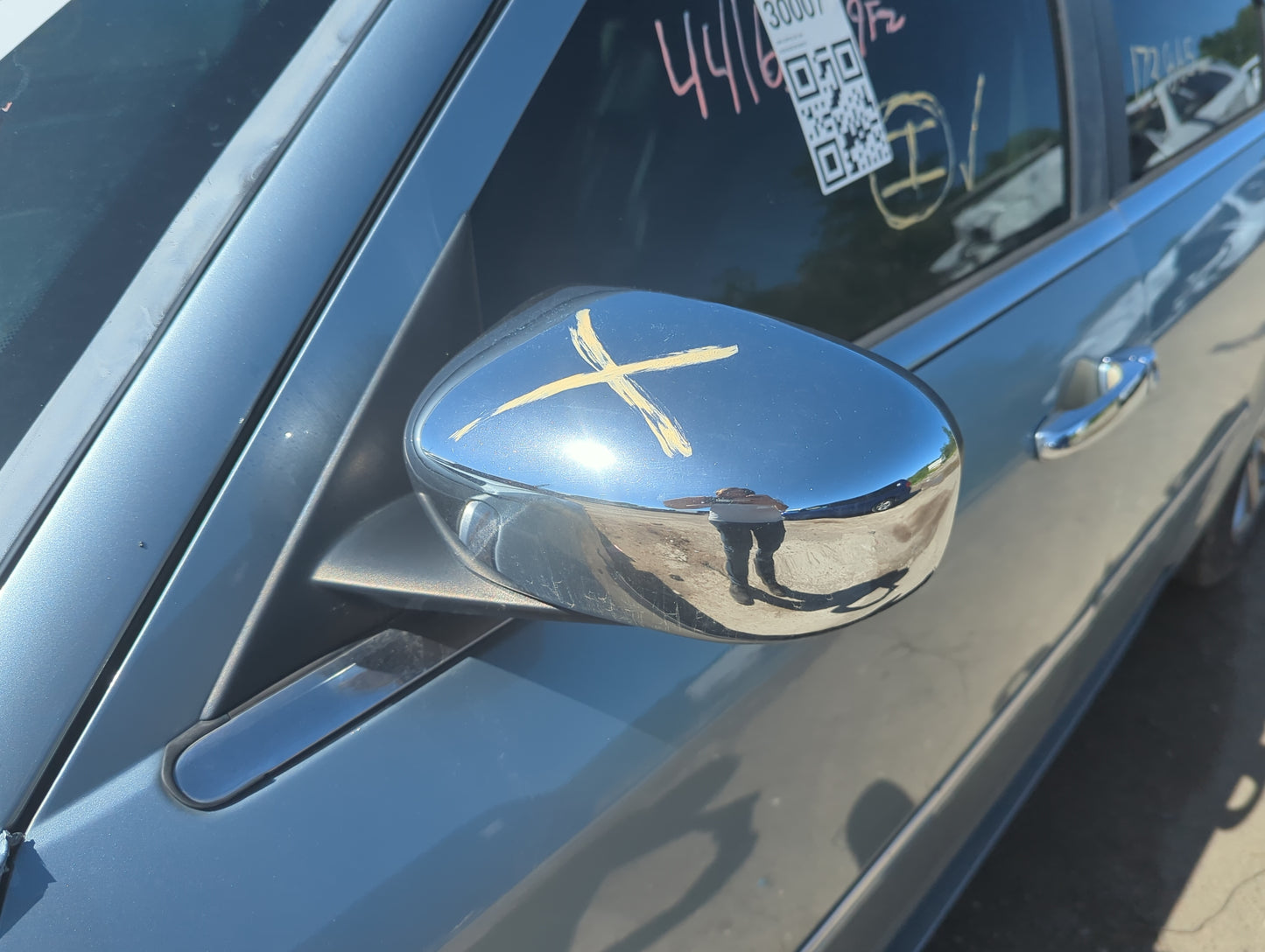 2006-2010 Chrysler 300 Driver Side View Mirror - Left Door Mirror OEM Used - Oemusedautoparts1.com