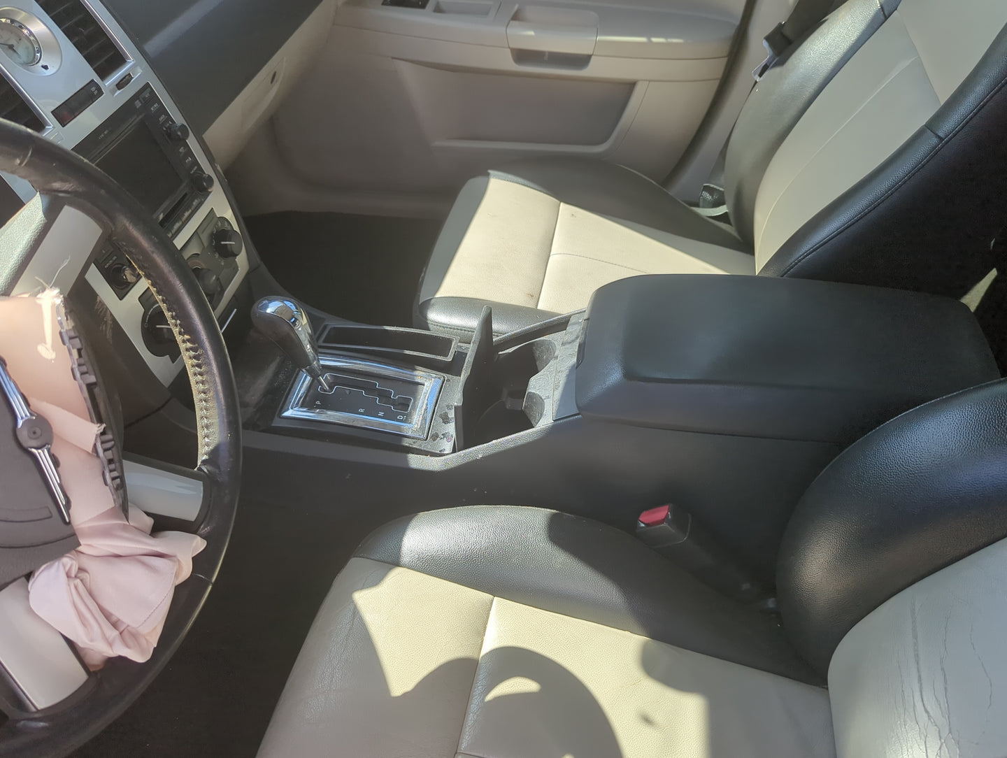 2006-2007 Chrysler 300 Center Floor Console Fits Fits 2006 2007 OEM Used Auto Parts - Oemusedautoparts1.com