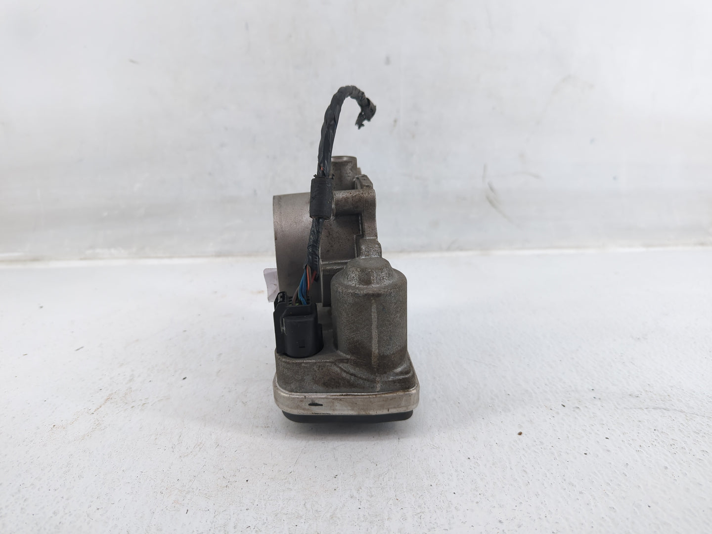 2006-2010 Chrysler 300 Throttle Body P/N:0486 1691 AA Fits Fits 2006 2007 2008 2009 2010 2011 OEM Used Auto Parts - Oemuseda