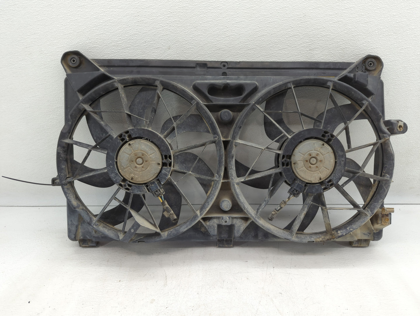 2005-2007 Chrysler 300 Left Radiator Fan Motor Assembly Black - Oemusedautoparts1.com