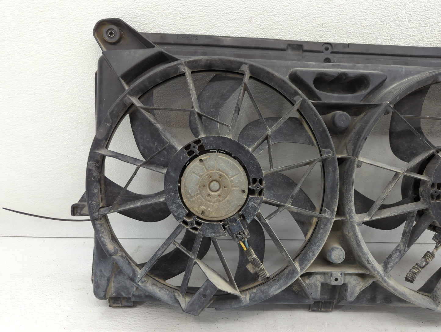 2005-2007 Chrysler 300 Left Radiator Fan Motor Assembly Black - Oemusedautoparts1.com