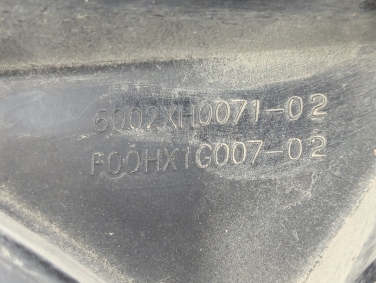 2005-2007 Chrysler 300 Left Radiator Fan Motor Assembly Black - Oemusedautoparts1.com