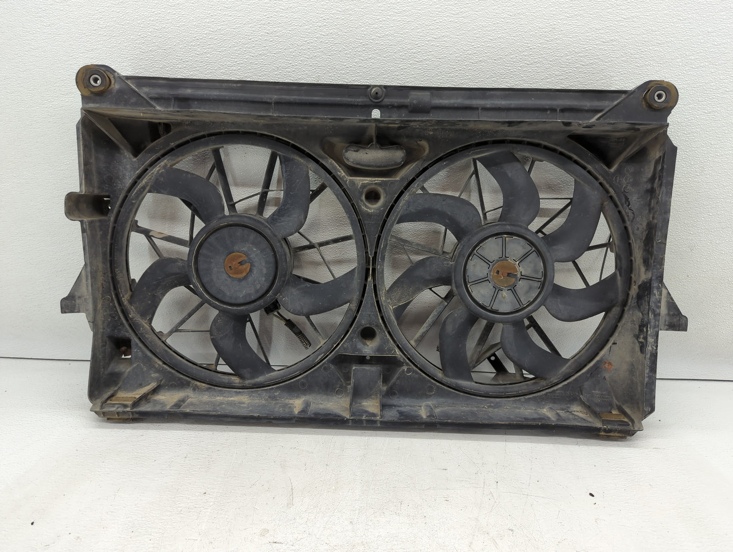 2005-2007 Chrysler 300 Left Radiator Fan Motor Assembly Black - Oemusedautoparts1.com