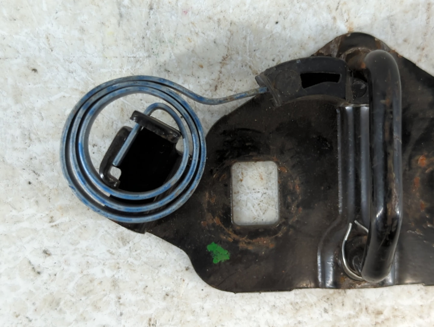 2006 Chrysler 300 Trunk Lid-hinge Passenger Right Side - Oemusedautoparts1.com