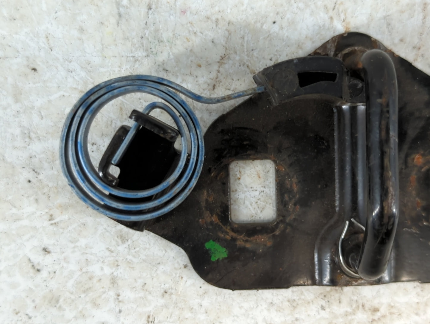 2006 Chrysler 300 Trunk Lid-hinge Passenger Right Side - Oemusedautoparts1.com