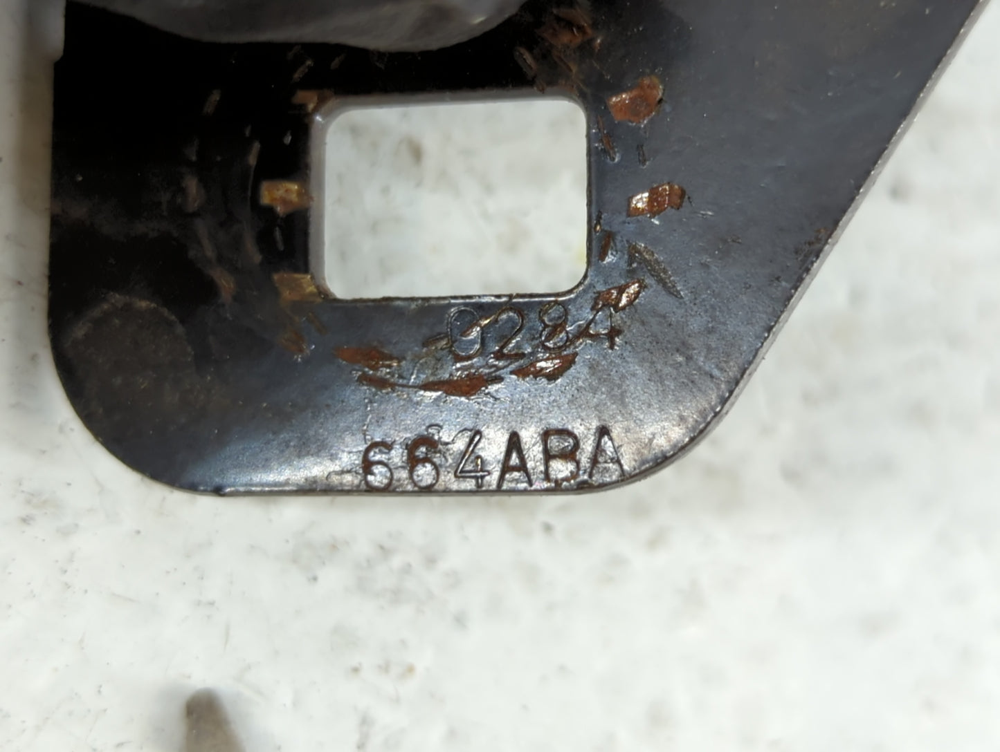 2006 Chrysler 300 Trunk Lid-hinge Passenger Right Side - Oemusedautoparts1.com