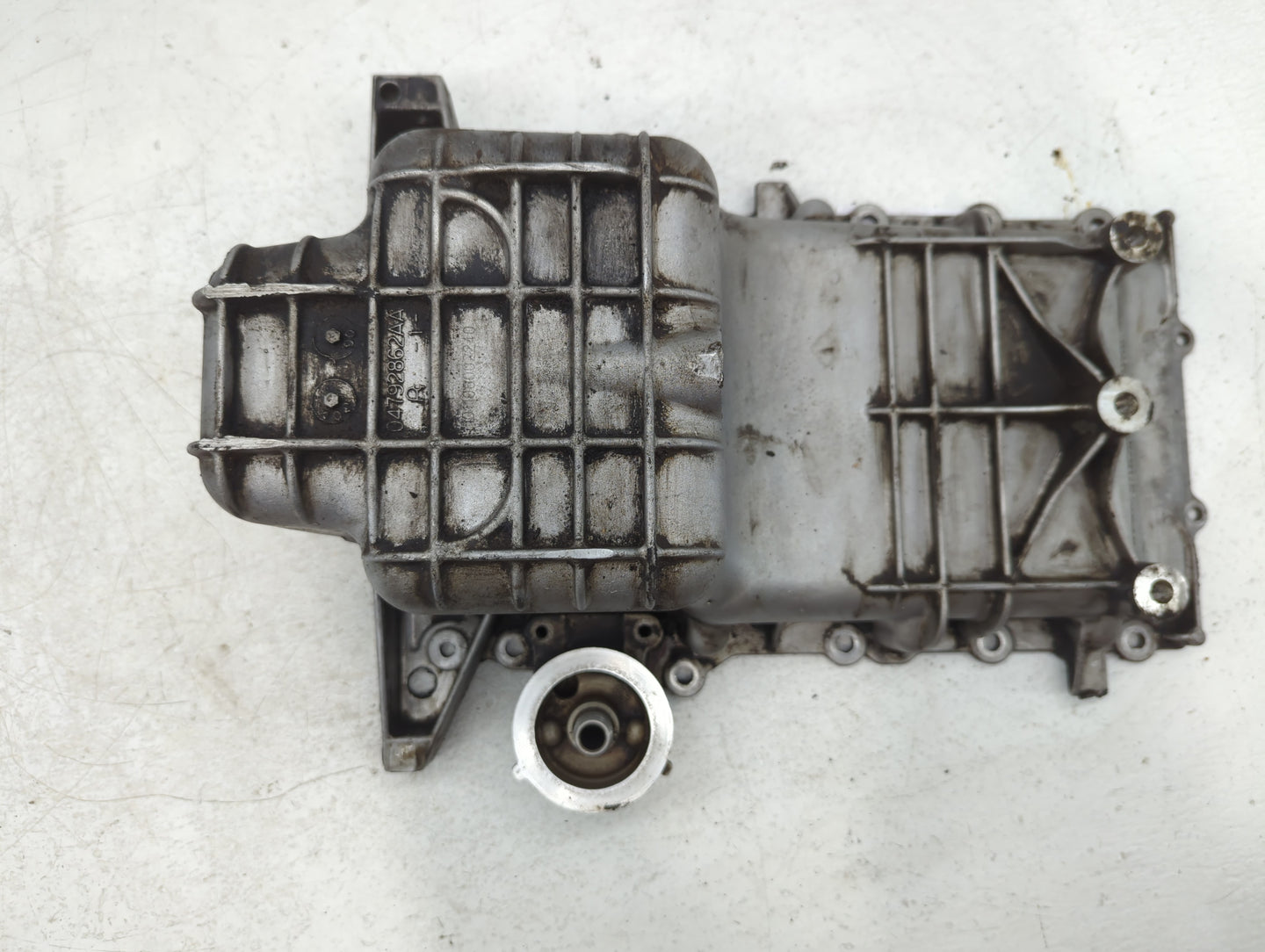 2006 Chrysler 300 Engine Oil Pan P/N:101106002240 04792862AA Fits OEM Used Auto Parts - Oemusedautoparts1.com