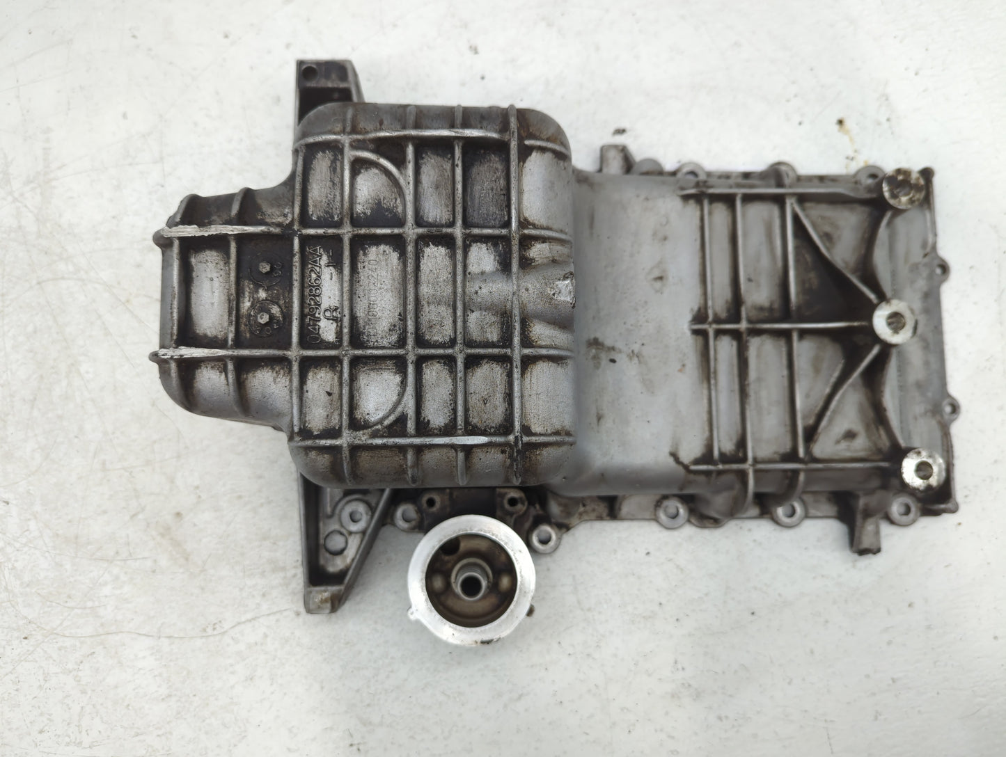2006 Chrysler 300 Engine Oil Pan P/N:101106002240 04792862AA Fits OEM Used Auto Parts - Oemusedautoparts1.com