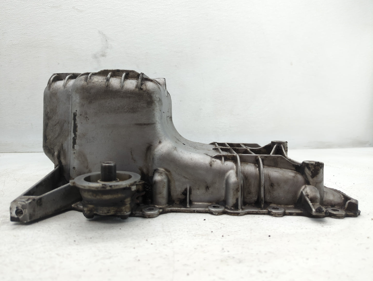 2006 Chrysler 300 Engine Oil Pan P/N:101106002240 04792862AA Fits OEM Used Auto Parts - Oemusedautoparts1.com