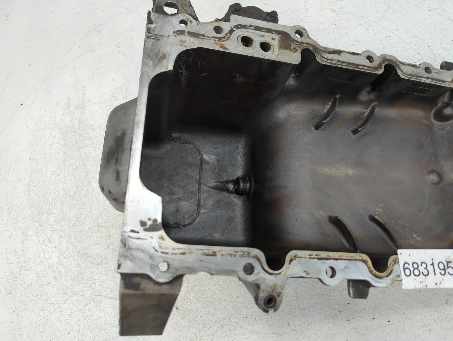 2006 Chrysler 300 Engine Oil Pan P/N:101106002240 04792862AA Fits OEM Used Auto Parts - Oemusedautoparts1.com