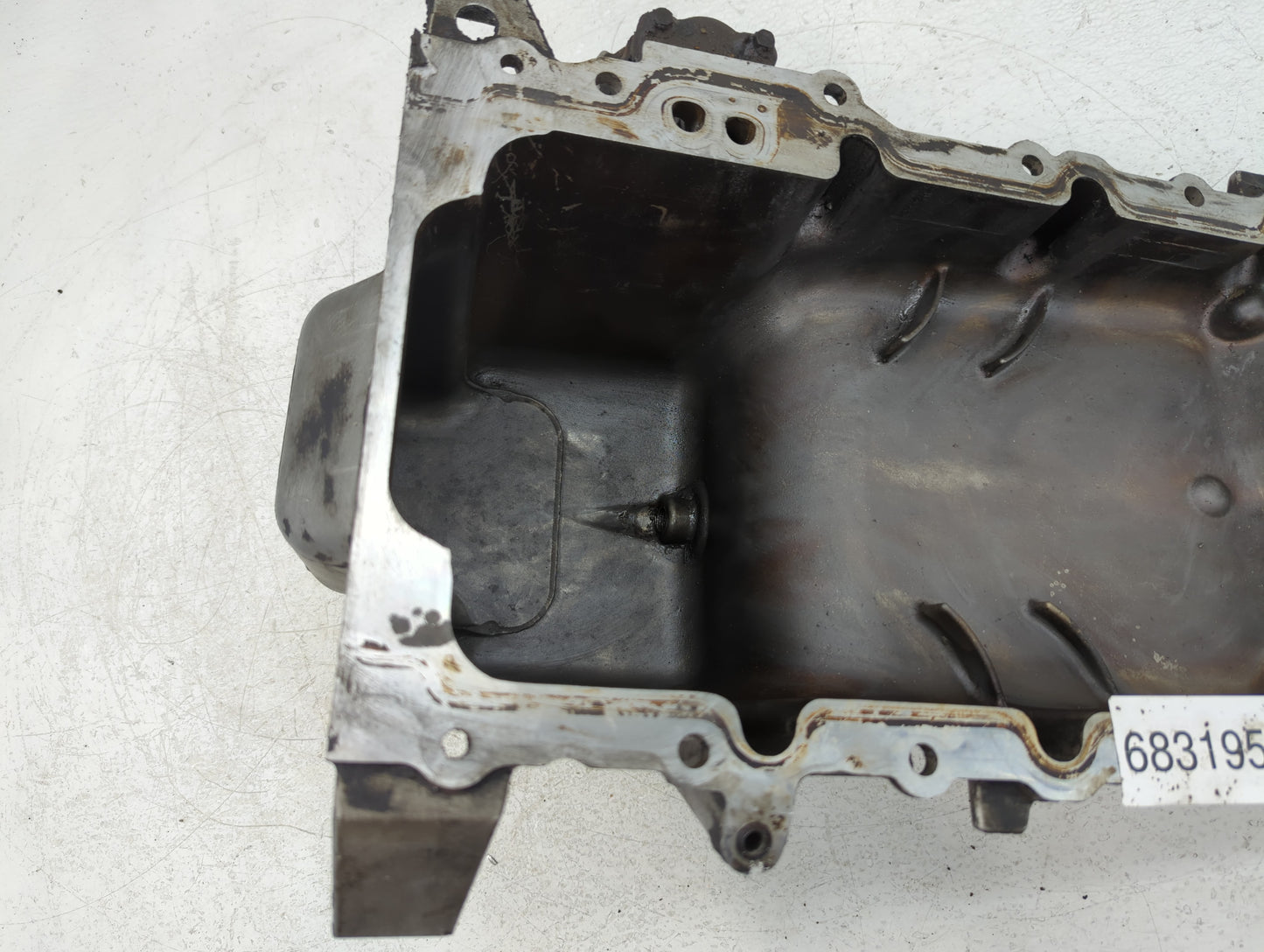 2006 Chrysler 300 Engine Oil Pan P/N:101106002240 04792862AA Fits OEM Used Auto Parts - Oemusedautoparts1.com