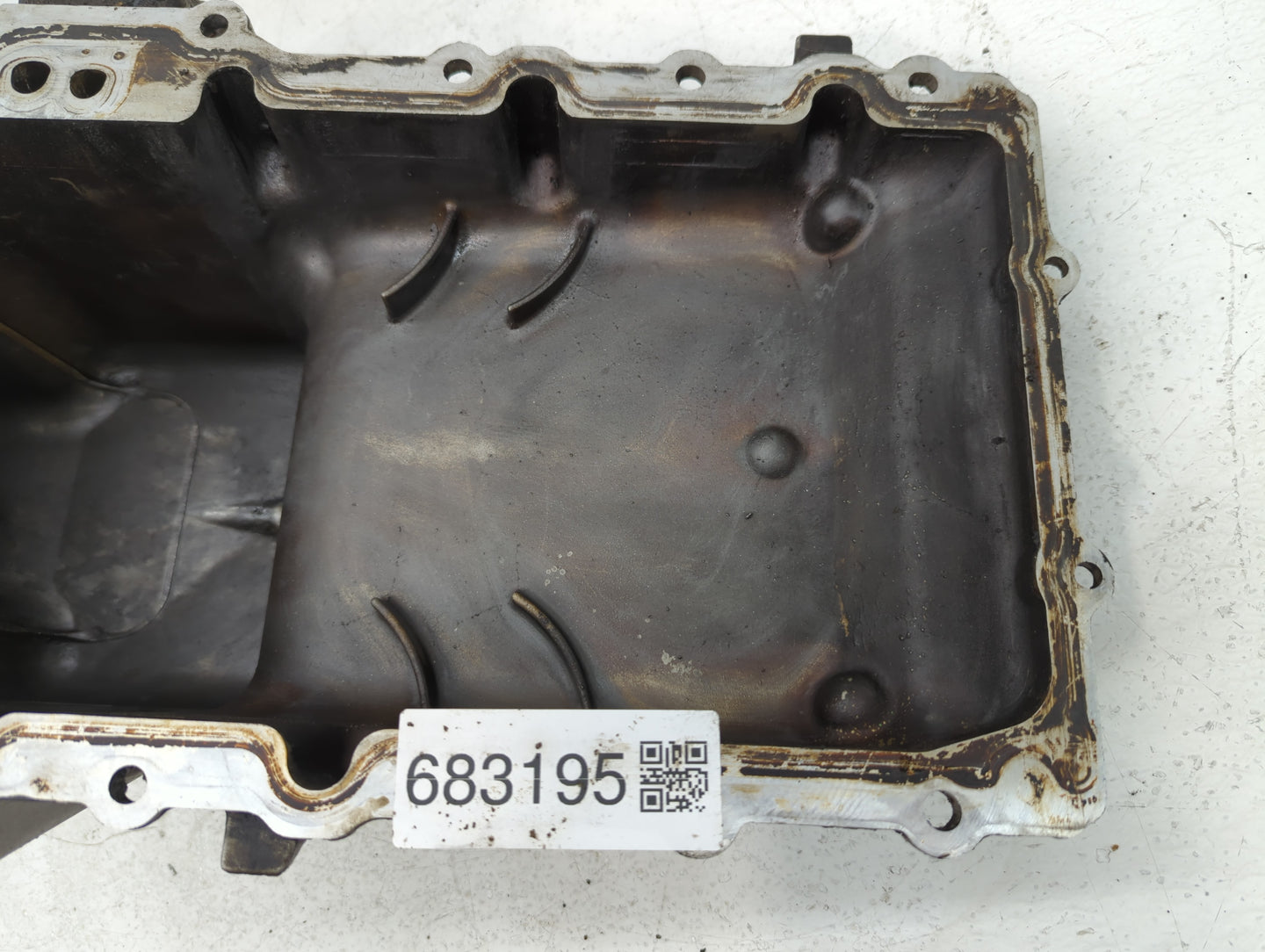 2006 Chrysler 300 Engine Oil Pan P/N:101106002240 04792862AA Fits OEM Used Auto Parts - Oemusedautoparts1.com
