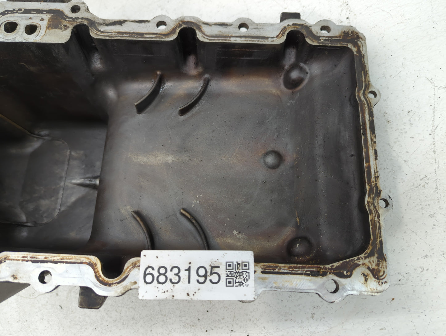 2006 Chrysler 300 Engine Oil Pan P/N:101106002240 04792862AA Fits OEM Used Auto Parts - Oemusedautoparts1.com