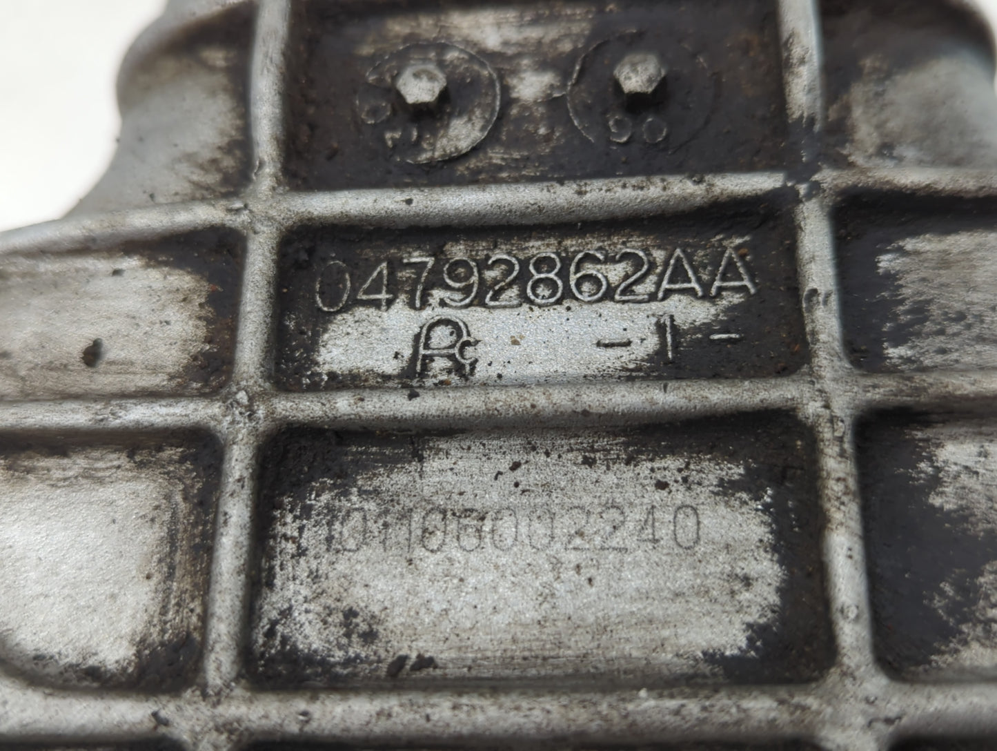 2006 Chrysler 300 Engine Oil Pan P/N:101106002240 04792862AA Fits OEM Used Auto Parts - Oemusedautoparts1.com