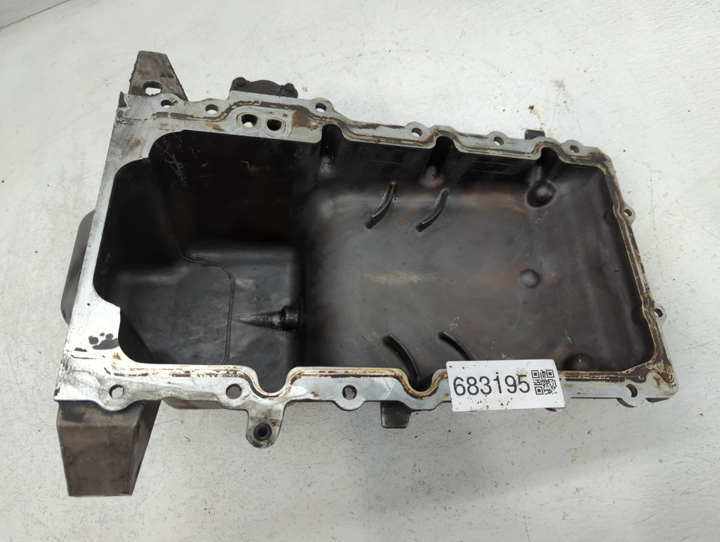 2006 Chrysler 300 Engine Oil Pan P/N:101106002240 04792862AA Fits OEM Used Auto Parts - Oemusedautoparts1.com