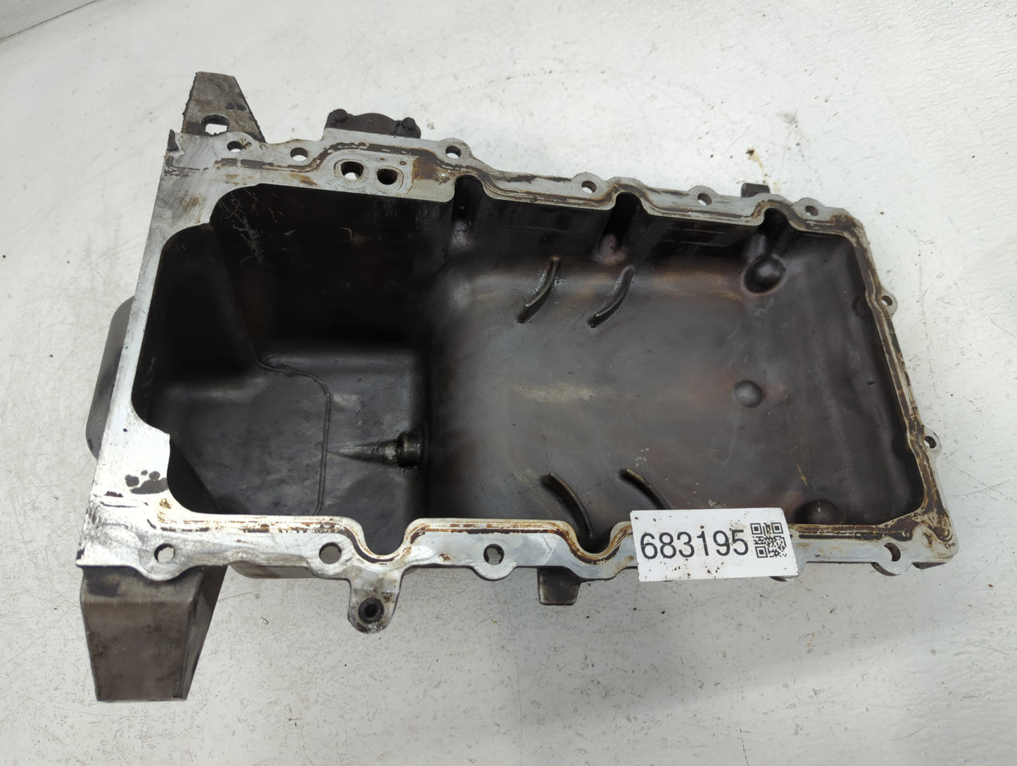 2006 Chrysler 300 Engine Oil Pan P/N:101106002240 04792862AA Fits OEM Used Auto Parts - Oemusedautoparts1.com