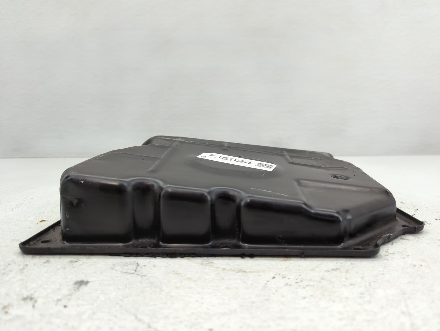 2006-2007 Chrysler 300 Engine Oil Pan Fits Fits 2006 2007 2008 2009 2010 OEM Used Auto Parts - Oemusedautoparts1.com