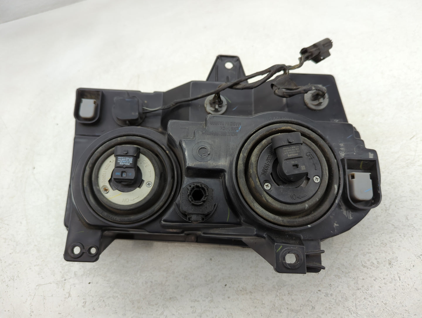 2005-2007 Chrysler 300 Driver Left Oem Head Light Headlight Lamp - Oemusedautoparts1.com