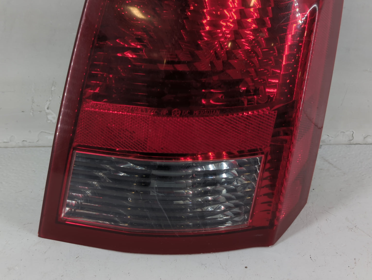 2005-2007 Chrysler 300 Tail Light Assembly Passenger Right OEM P/N:58622-E Fits Fits 2005 2006 2007 OEM Used Auto Parts - Oe