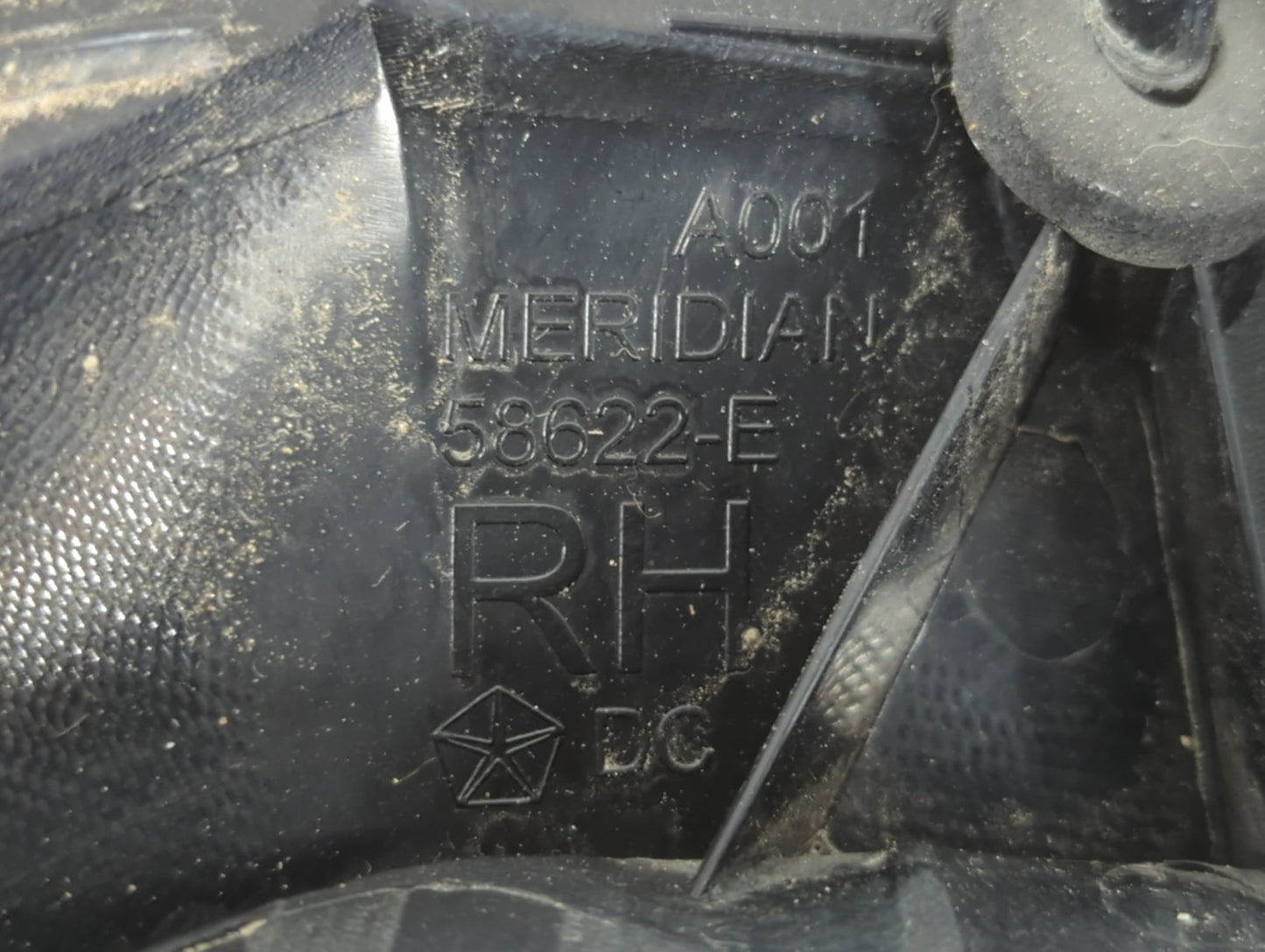 2005-2007 Chrysler 300 Tail Light Assembly Passenger Right OEM P/N:58622-E Fits Fits 2005 2006 2007 OEM Used Auto Parts - Oe