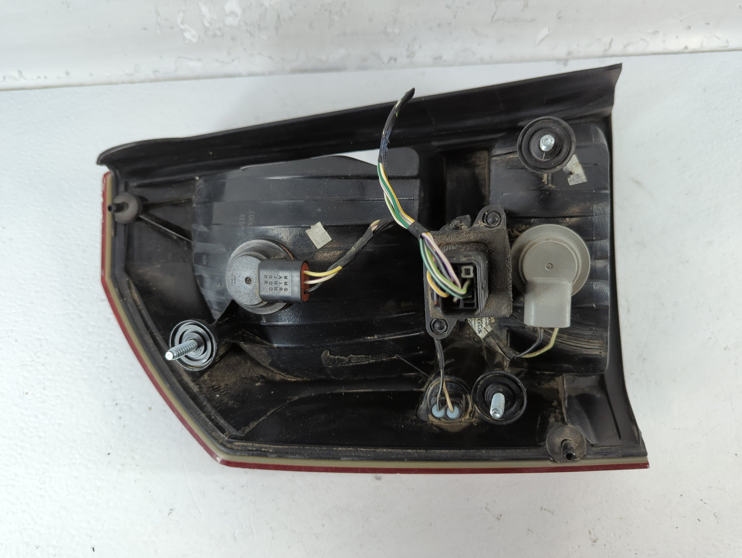 2005-2007 Chrysler 300 Tail Light Assembly Passenger Right OEM P/N:58622-E Fits Fits 2005 2006 2007 OEM Used Auto Parts - Oe