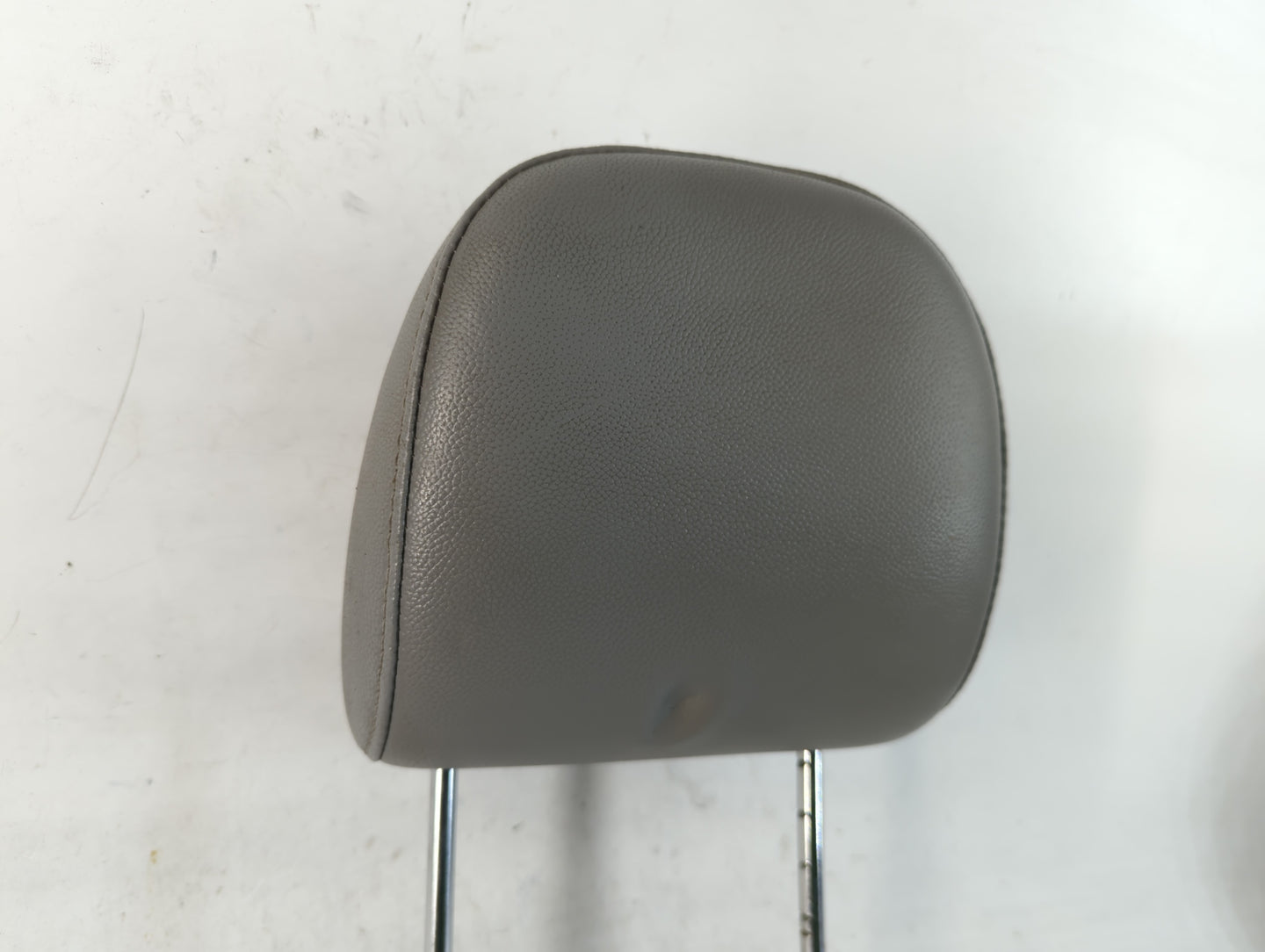 2005-2007 Chrysler 300 Headrest Head Rest Front Driver Passenger Seat Fits Fits 2005 2006 2007 OEM Used Auto Parts - Oemused