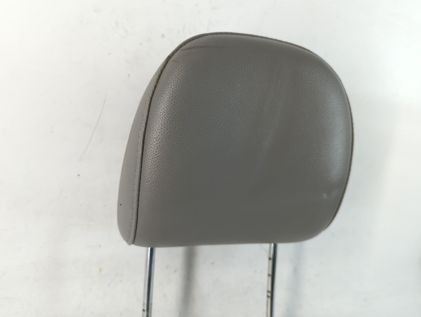 2005-2007 Chrysler 300 Headrest Head Rest Front Driver Passenger Seat Fits Fits 2005 2006 2007 OEM Used Auto Parts - Oemused
