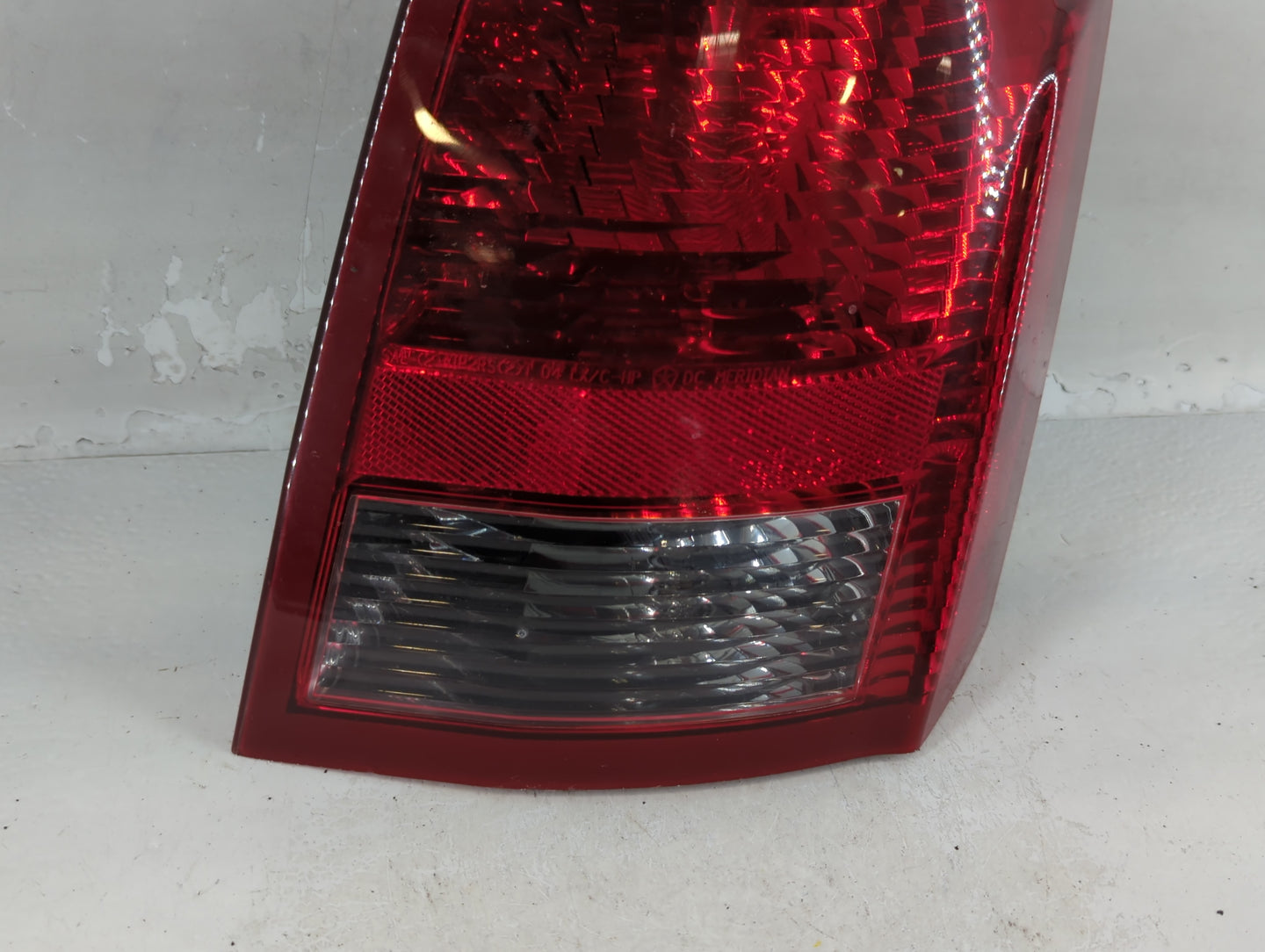 2005-2007 Chrysler 300 Tail Light Assembly Passenger Right OEM P/N:43850 04805850AC Fits Fits 2005 2006 2007 OEM Used Auto P
