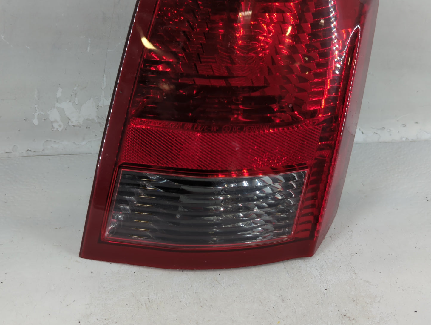 2005-2007 Chrysler 300 Tail Light Assembly Passenger Right OEM P/N:43850 04805850AC Fits Fits 2005 2006 2007 OEM Used Auto P