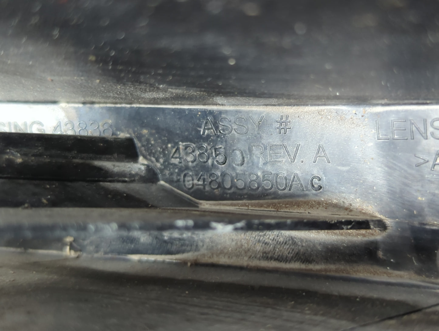 2005-2007 Chrysler 300 Tail Light Assembly Passenger Right OEM P/N:43850 04805850AC Fits Fits 2005 2006 2007 OEM Used Auto P