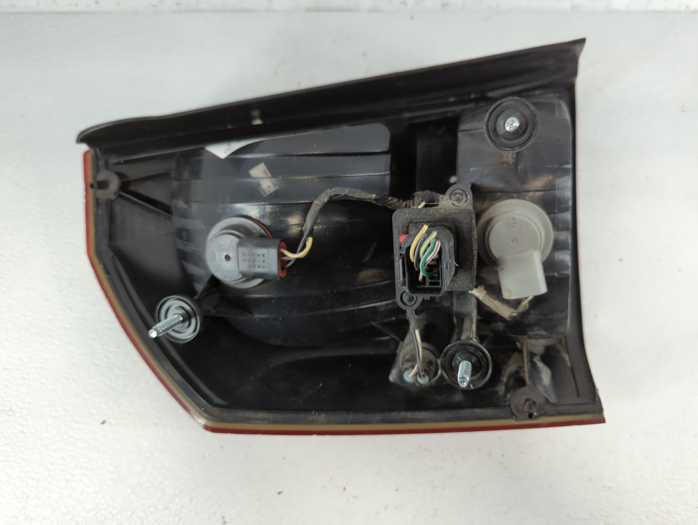 2005-2007 Chrysler 300 Tail Light Assembly Passenger Right OEM P/N:43850 04805850AC Fits Fits 2005 2006 2007 OEM Used Auto P