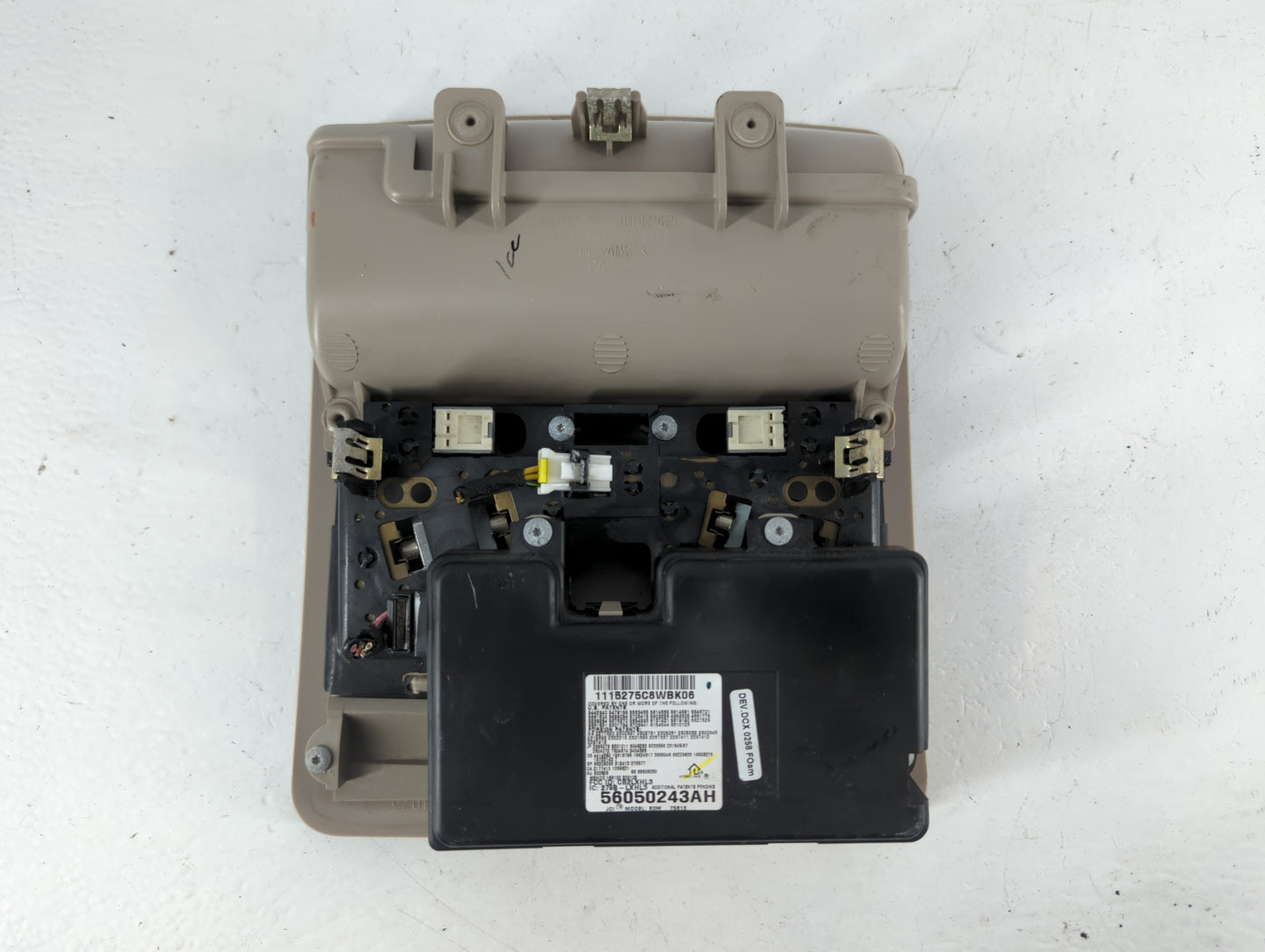 2005-2007 Chrysler 300 Overhead Roof Console Interior Dome Light - Oemusedautoparts1.com