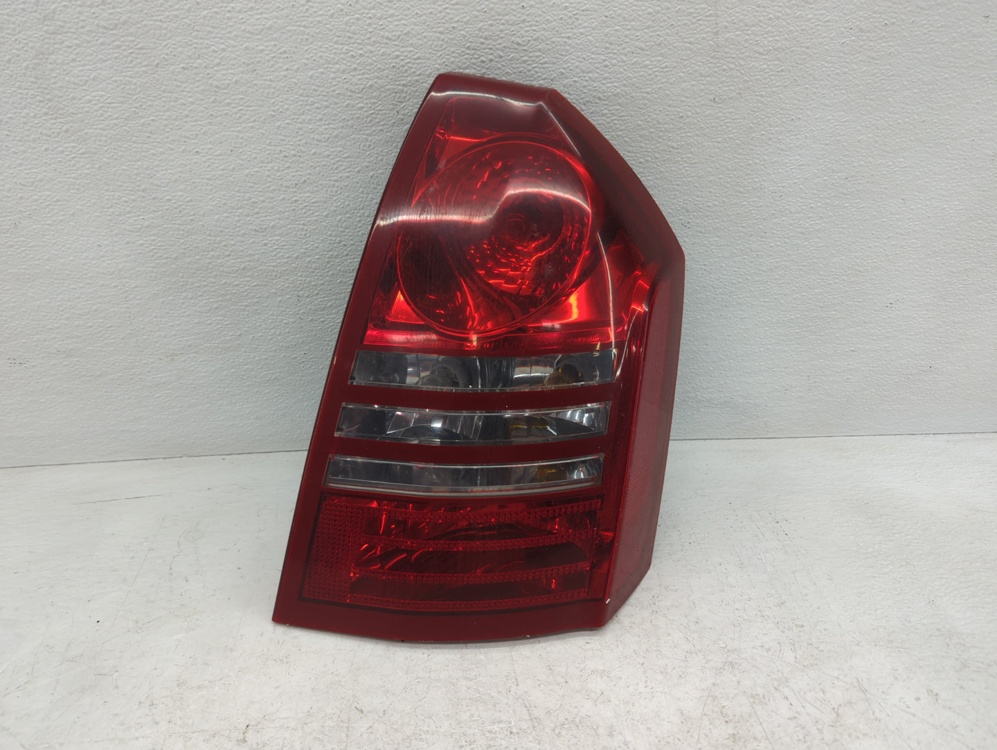 2005-2007 Chrysler 300 Tail Light Assembly Passenger Right OEM Fits Fits 2005 2006 2007 OEM Used Auto Parts - Oemusedautopar