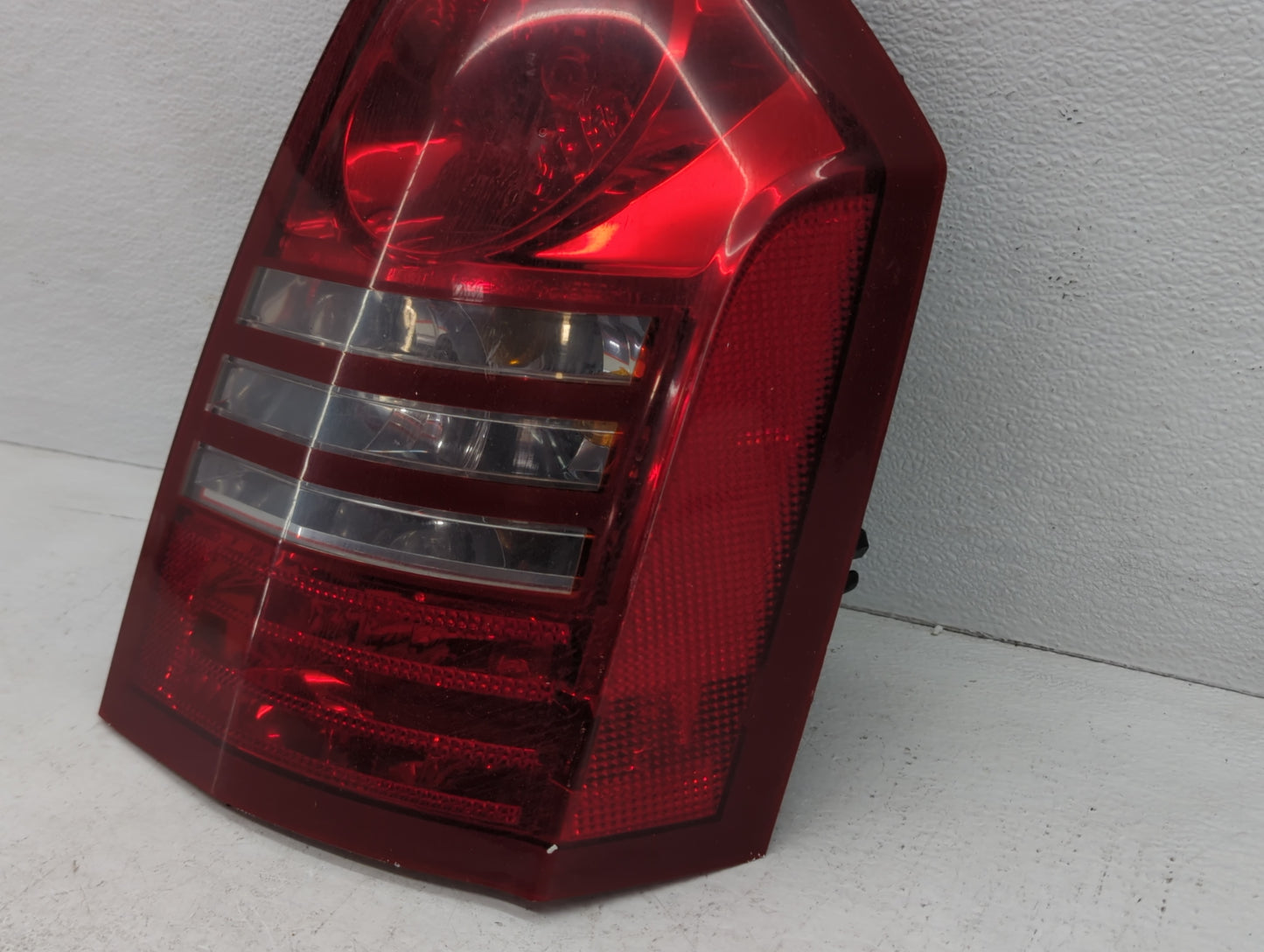 2005-2007 Chrysler 300 Tail Light Assembly Passenger Right OEM Fits Fits 2005 2006 2007 OEM Used Auto Parts - Oemusedautopar