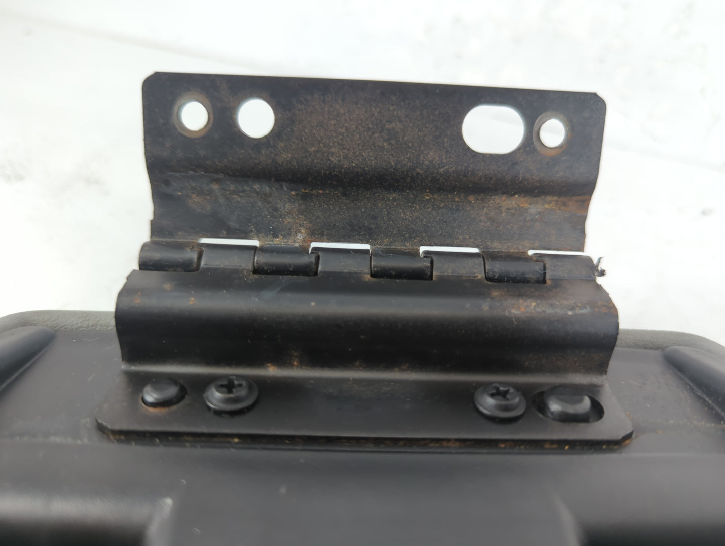 2006 Chrysler 300 Center Console Armrest Cover Lid Fits OEM Used Auto Parts - Oemusedautoparts1.com