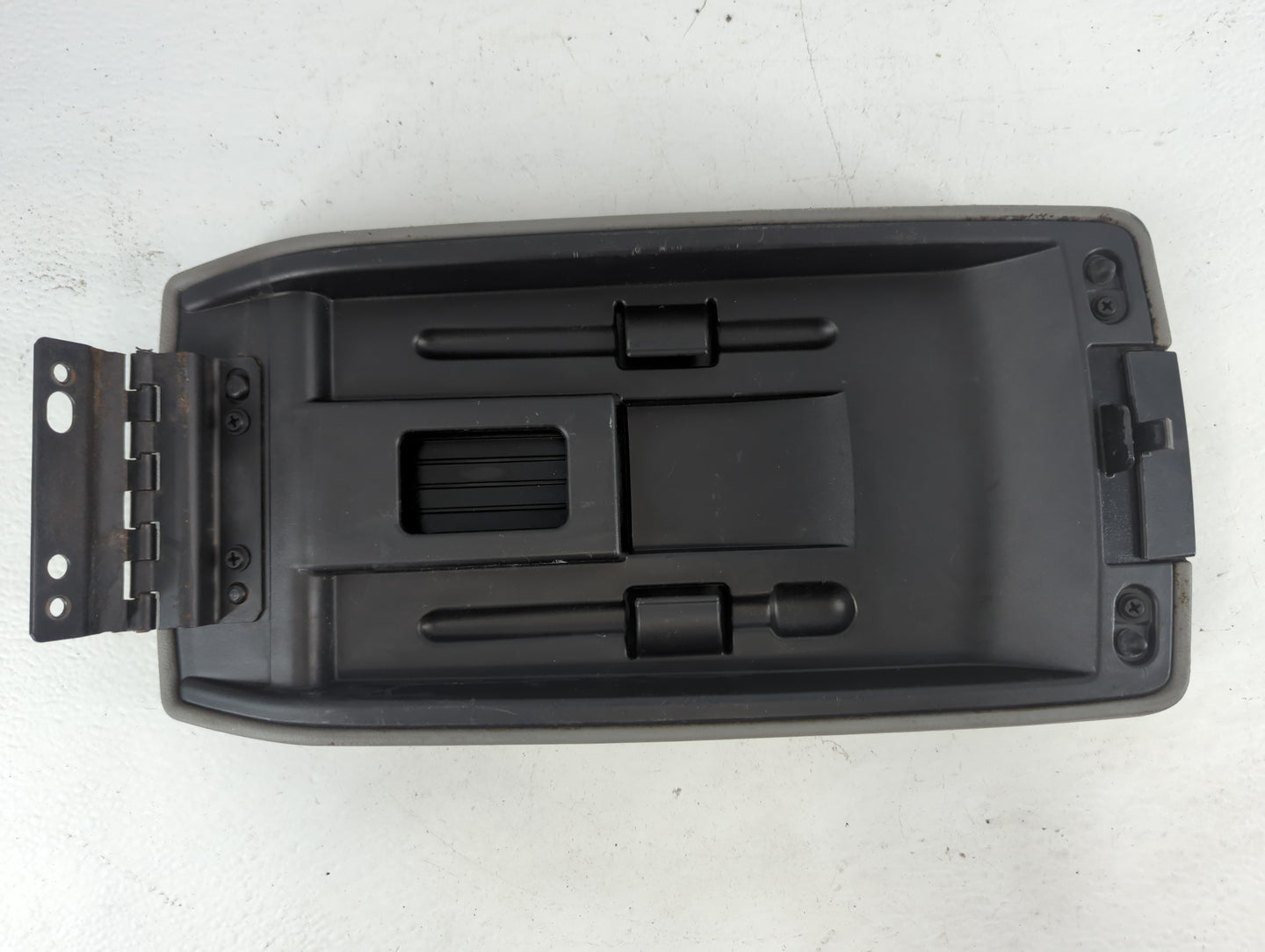 2006 Chrysler 300 Center Console Armrest Cover Lid Fits OEM Used Auto Parts - Oemusedautoparts1.com
