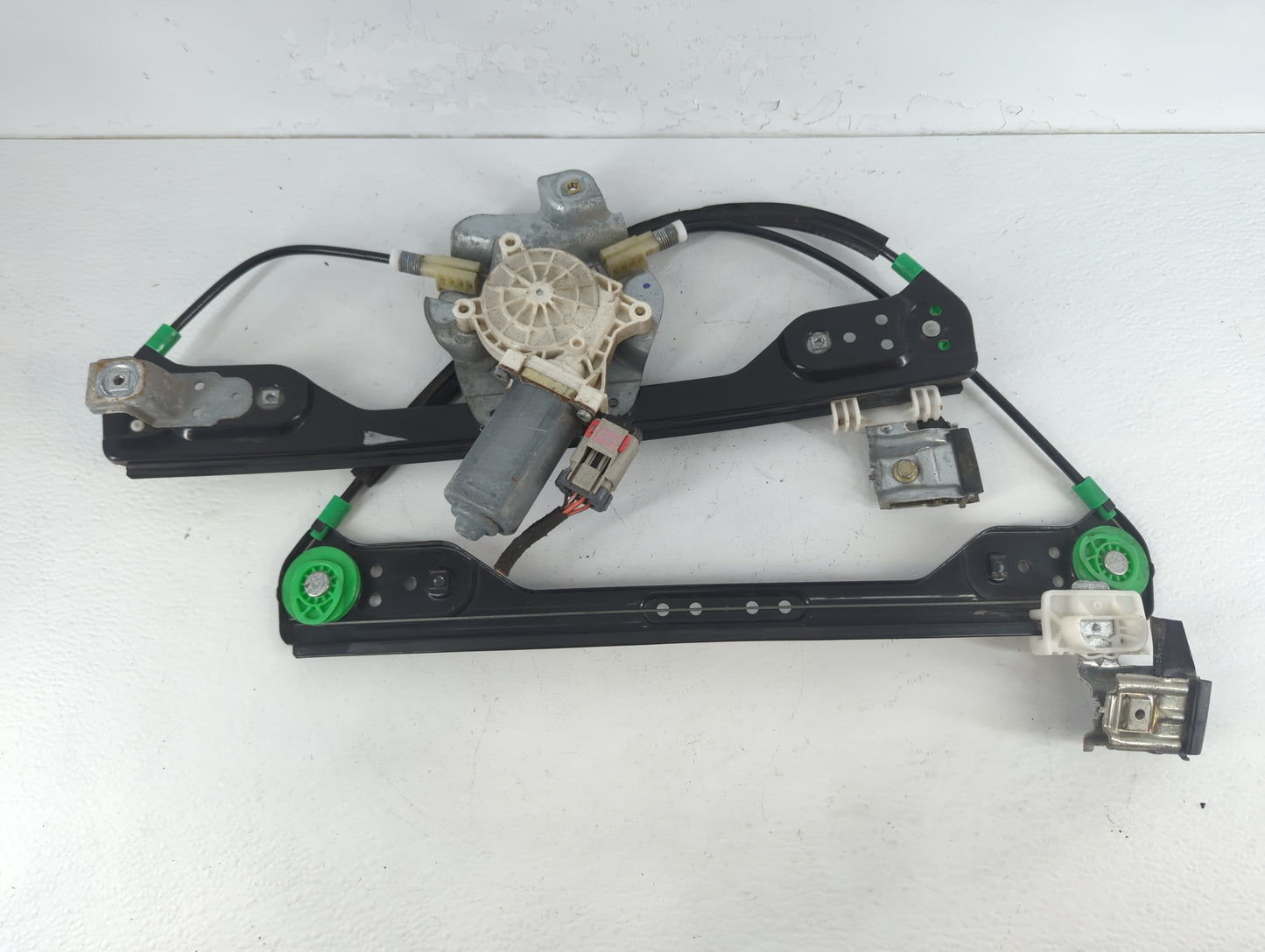 2005-2010 Chrysler 300 Driver Left Front Window Regulator - Oemusedautoparts1.com