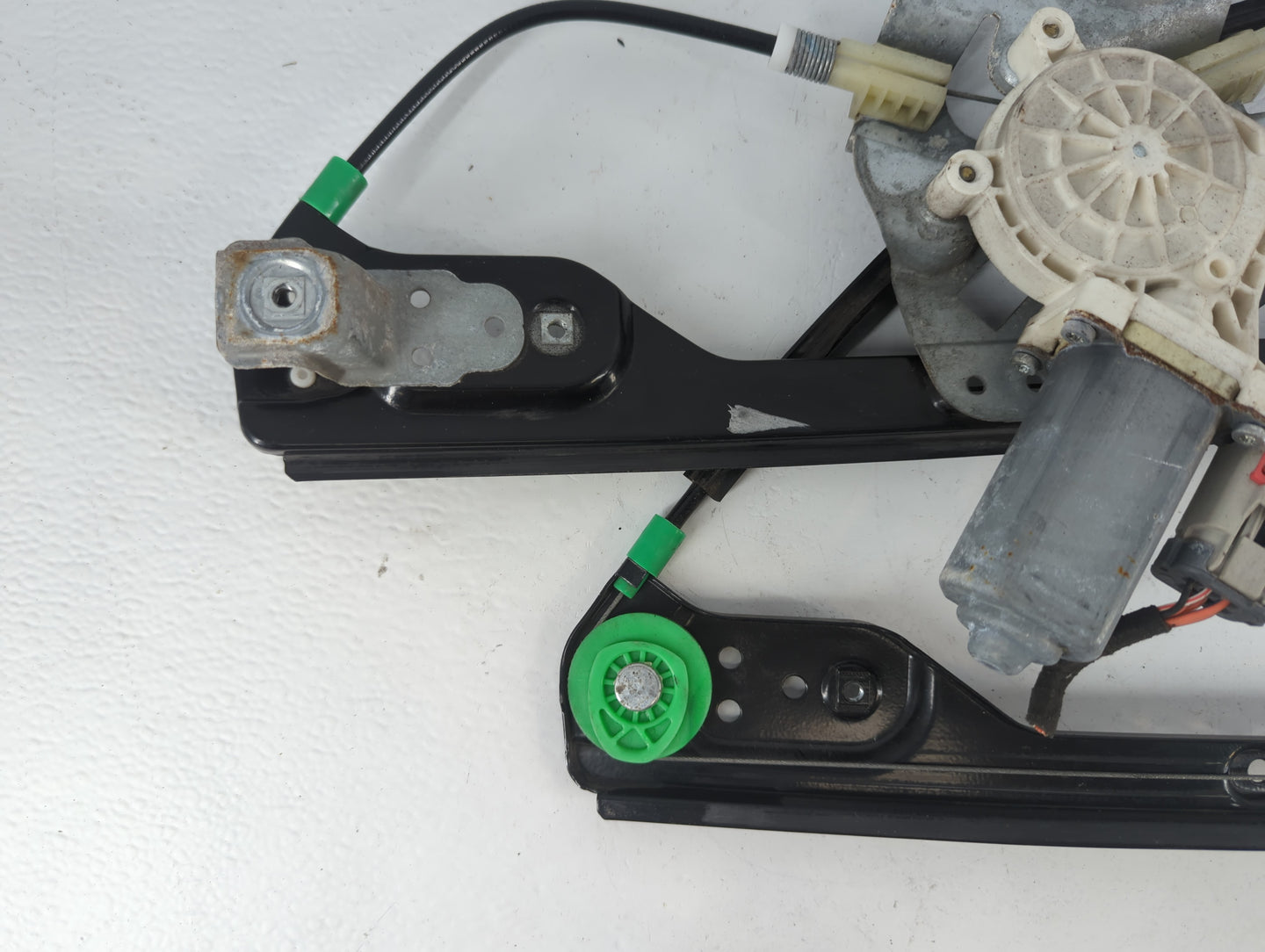 2005-2010 Chrysler 300 Driver Left Front Window Regulator - Oemusedautoparts1.com