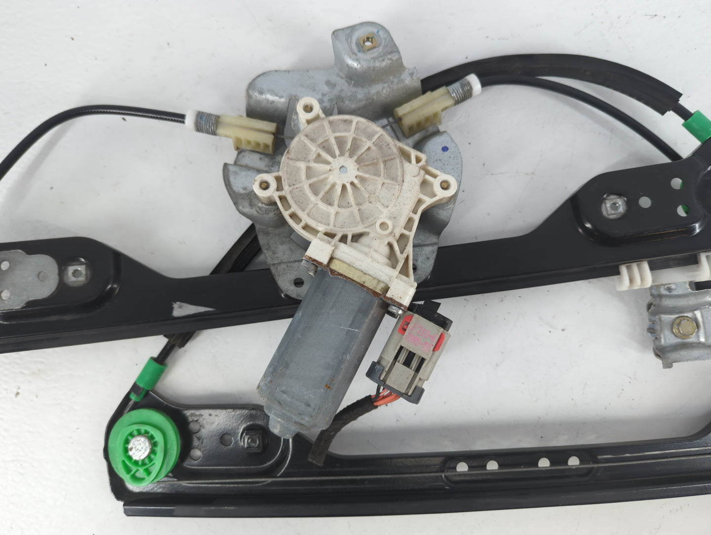 2005-2010 Chrysler 300 Driver Left Front Window Regulator - Oemusedautoparts1.com