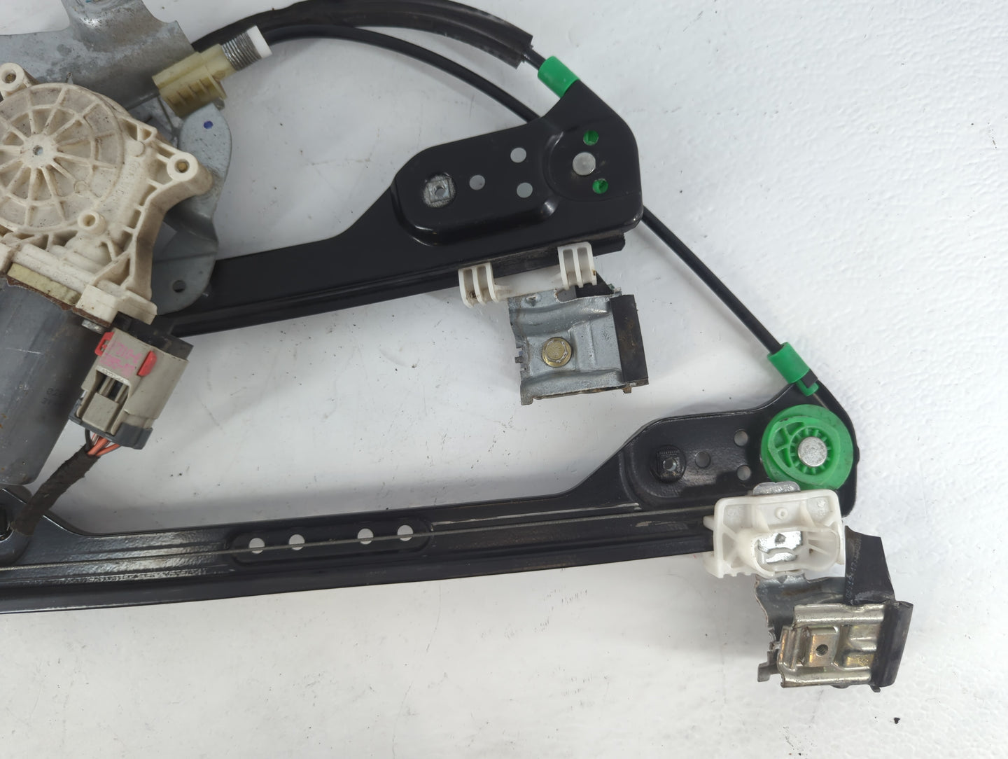 2005-2010 Chrysler 300 Driver Left Front Window Regulator - Oemusedautoparts1.com