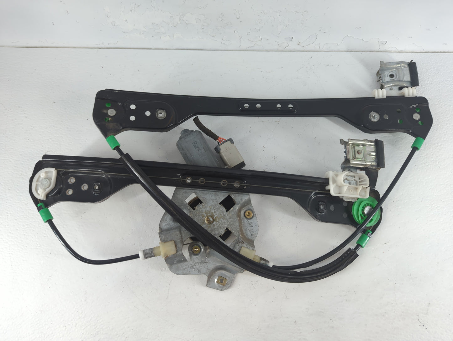 2005-2010 Chrysler 300 Driver Left Front Window Regulator - Oemusedautoparts1.com